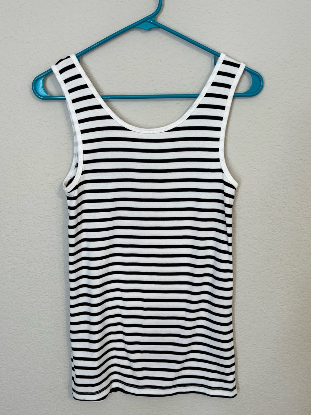 Amazon Essentials Black & White Striped Tank - L